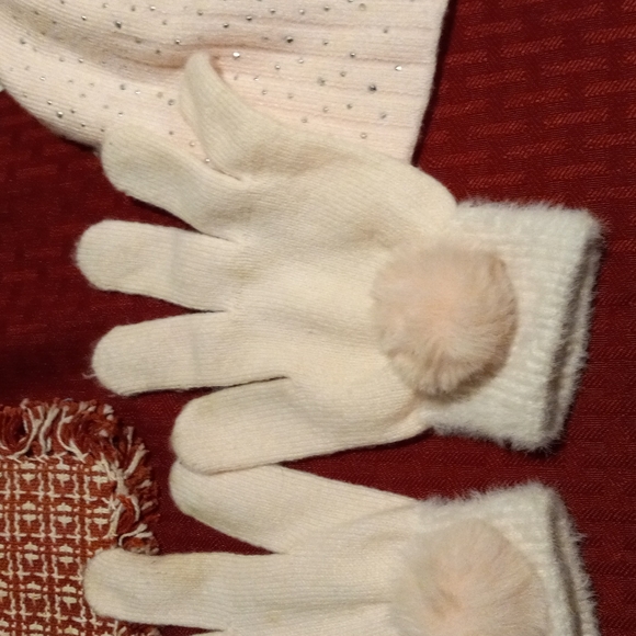 Light pink hat and glove set - Picture 5 of 9